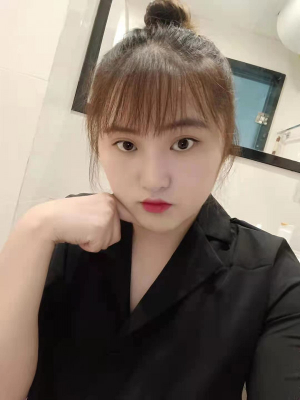 微胖有肉高性价比妹子